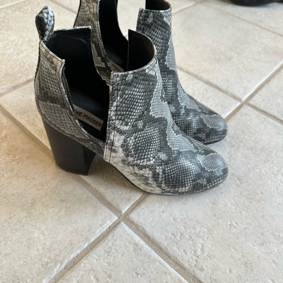 Black Sketchers - Picture 3 of 6